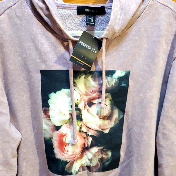 Pink rose sweater - Picture 2 of 4